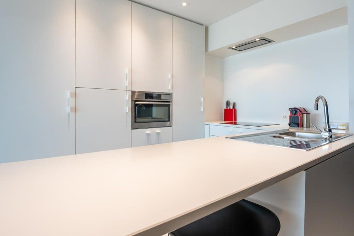Eliza - Luxurious Apartment With Stunning Sea Views أوستيند المظهر الخارجي الصورة